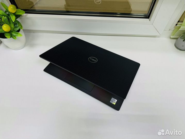 Ноутбук Dell 2022г
