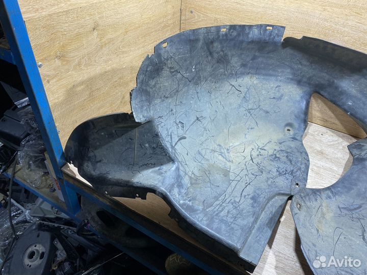 Подкрылок передний левый VW Touran 1 1704419