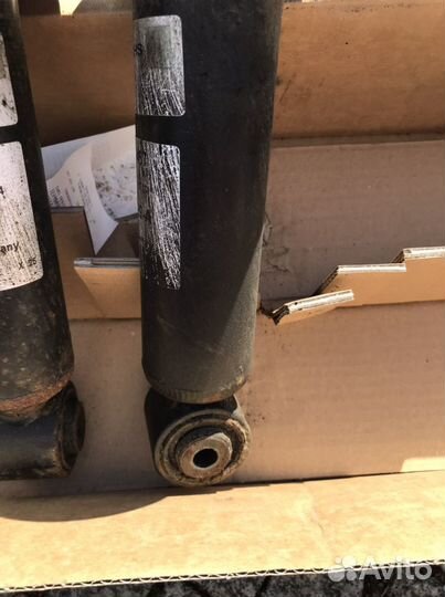 Продам задние амортизаторы AudiQ7