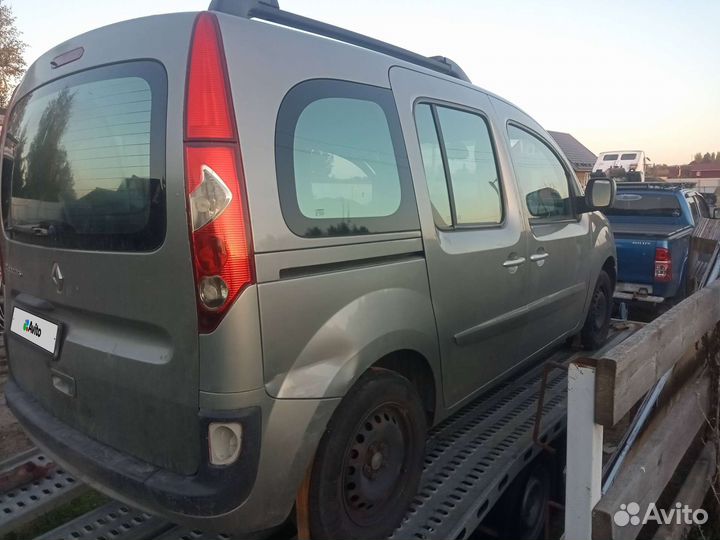 Renault Kangoo 1.6 МТ, 2011, битый, 300 000 км