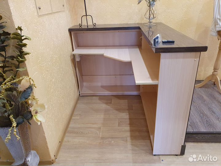 Стойка для администратора