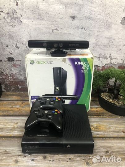 Xbox 360 E + 144 игры + kinekt + 2 джостика