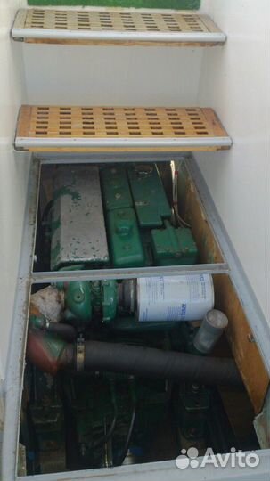 Прогулочный катер