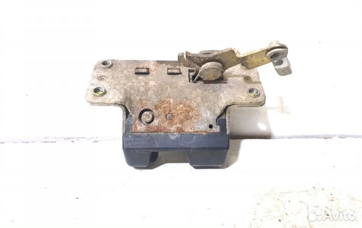 Замок багажника 90563999 Opel Zafira A 1999 - 2005 года