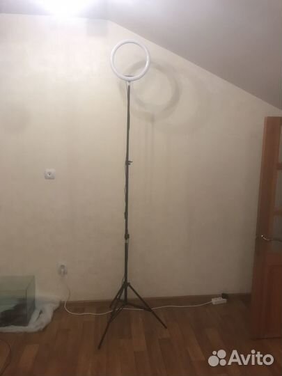Кольцевая лампа со штативом