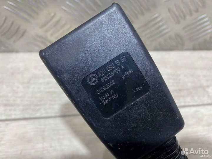 Ответная часть ремня безопасности Mercedes-Benz E