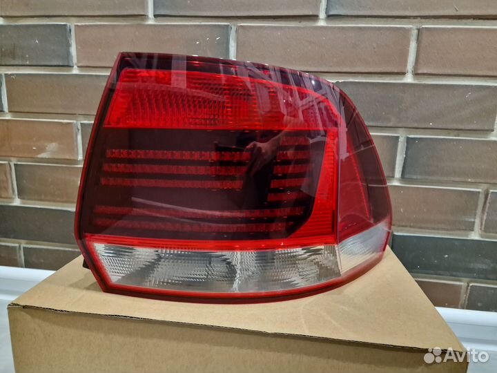 Фонарь задний правый на volkswagen polo