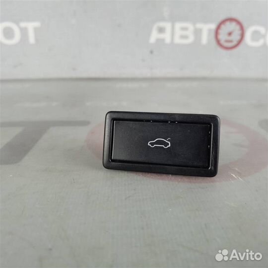 Кнопка открывания багажника VW Teramont 2018