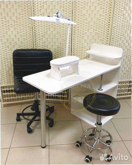 Маникюрный стол
