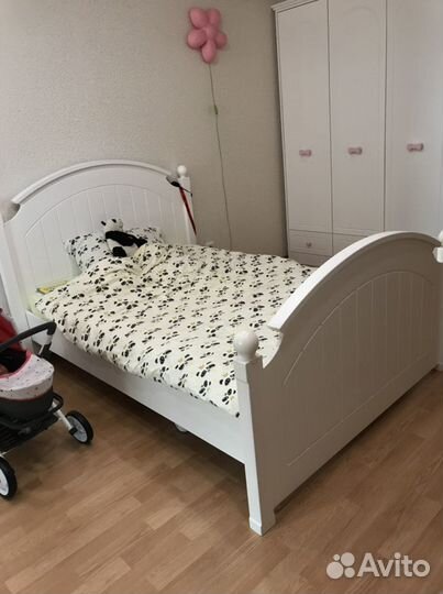 Детская мебель (кровать и шкаф)