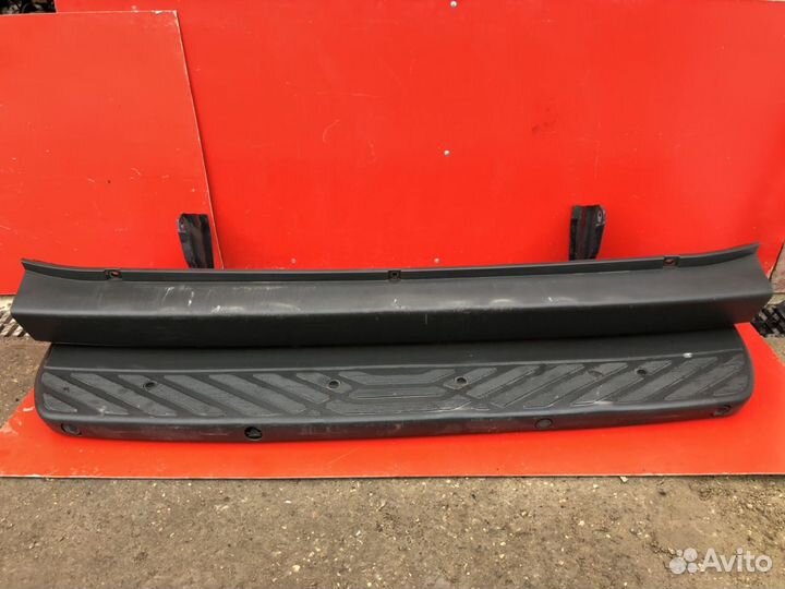 Бампер задний с подножкой к Мерседес Спринтер W906