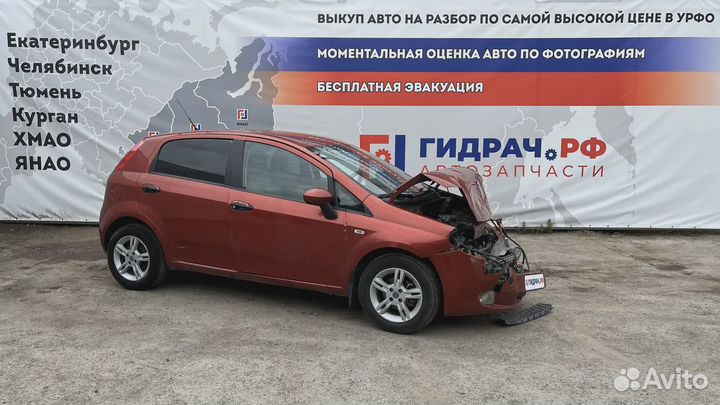 Фонарь задний (стоп сигнал) Fiat Grande Punto (199