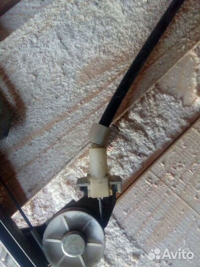 Стеклоподъемник приора зданий правый