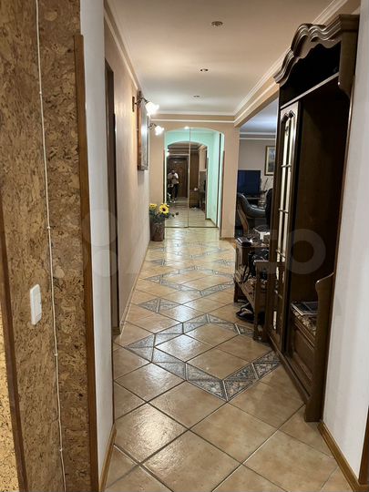 4-к. квартира, 121 м², 1/10 эт.