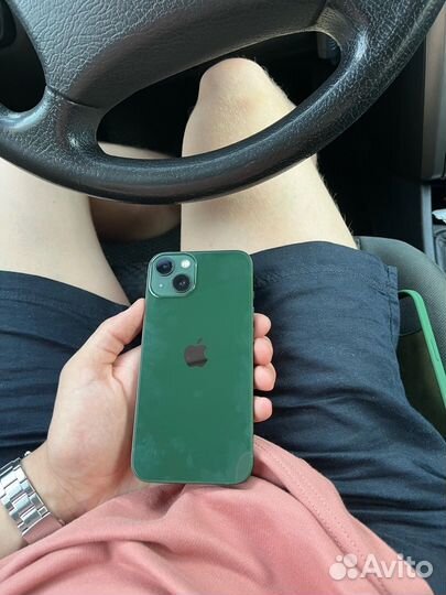 Телефон iPhone 13
