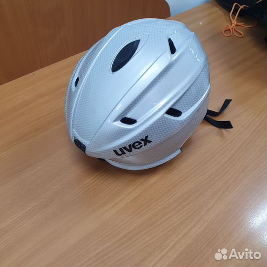 Горнолыжный шлем uvex