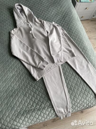 Костюм спортивный (размер S)