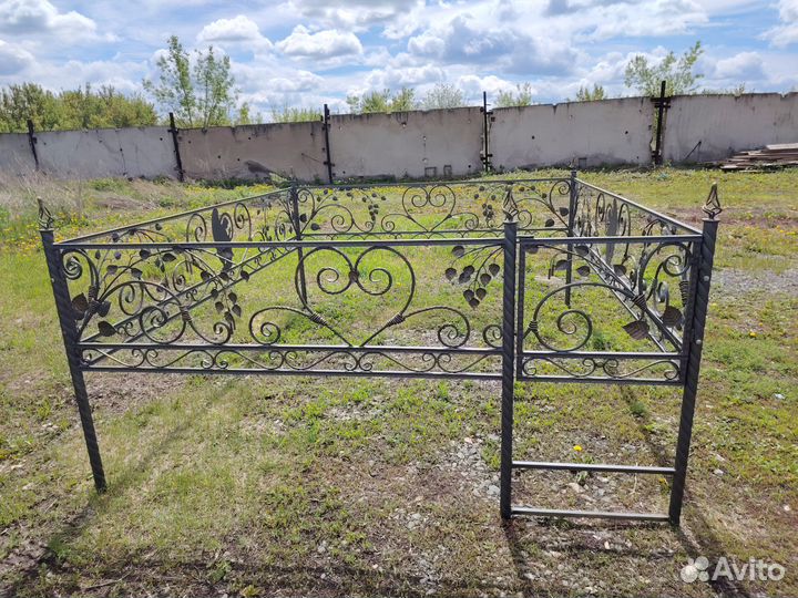 Оградки на кладбище. Заборы кованые