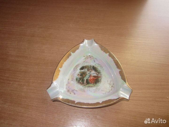 Пепельница с рисунком «Мадонна» сделано в гдр