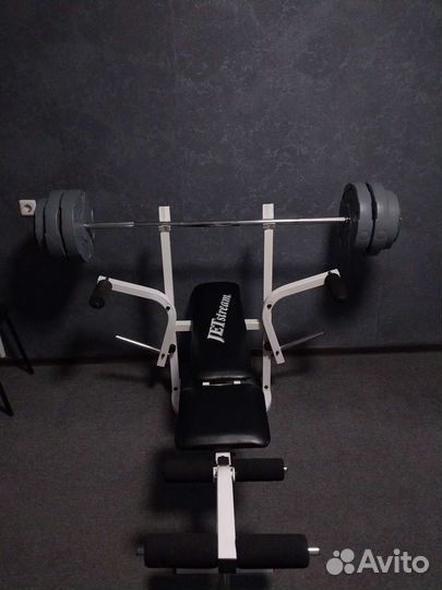 Скамья для жима со штангой и блинами