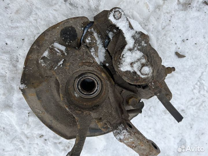 Поворотный кулак правый Suzuki Liana 01-07