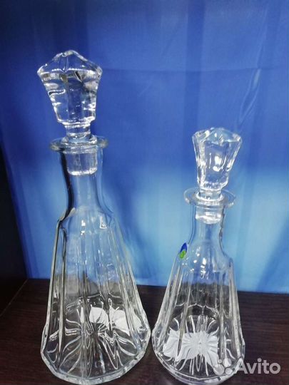 Рюмки лафитники, графины всё хрусталь