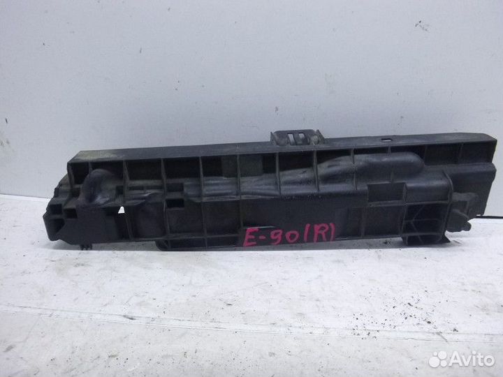 Кронштейн радиатора BMW E90/E91 2005