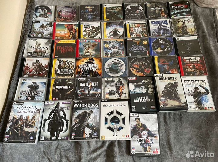 Коробка с играми (Лицензионные диски для пк)