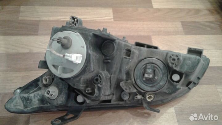 Фара правая левая на Lexus RX330 RX350 RX300