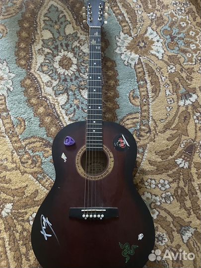 Акустическая гитара