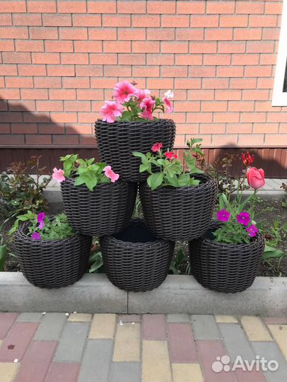 Кашпо для цветов из искусственного ротанга