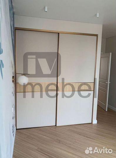 Книжный шкаф