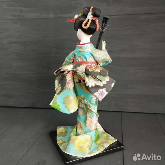 Китайская фарфоровая кукла