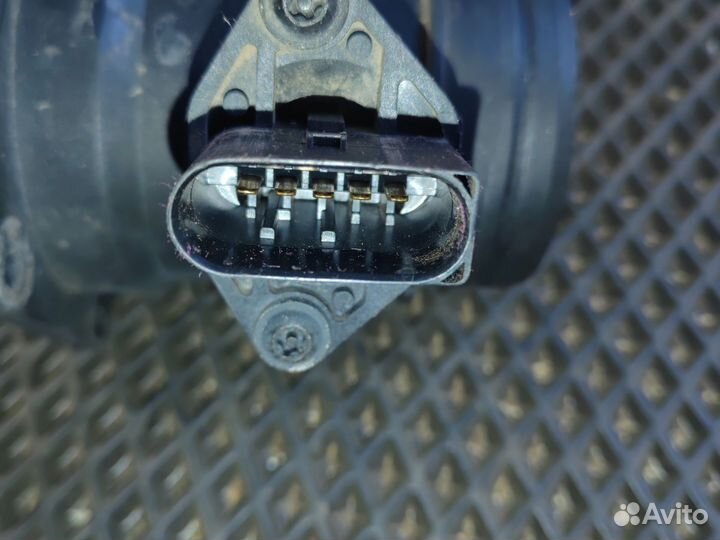 Расходомер воздуха Audi A6 06B133471