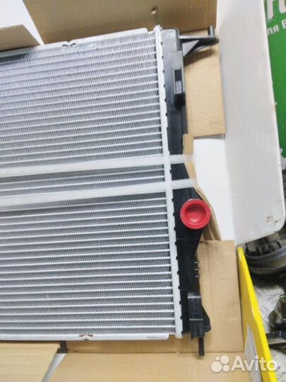 Радиатор охлаждения LADA Largus