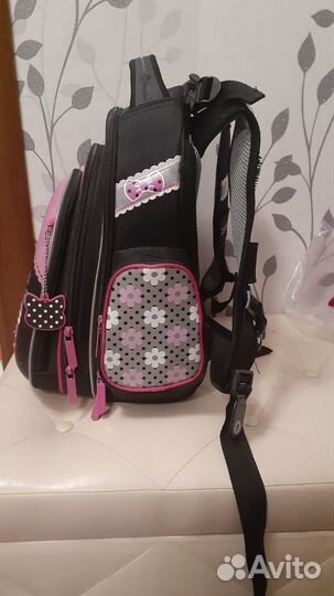 Продаю Рюкзак школьный для девочки, 1-5 классы