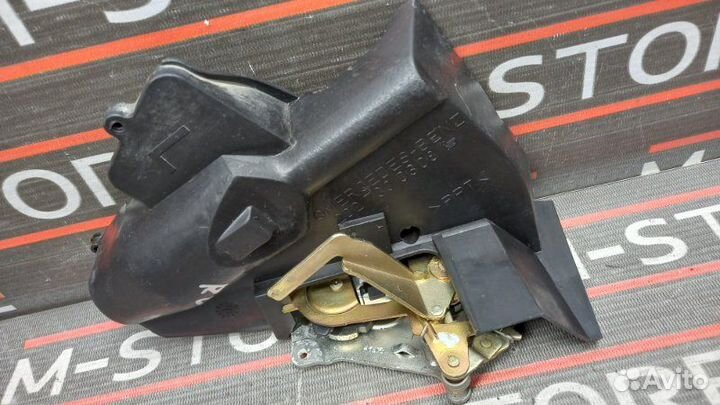 Замок двери задний левый Mercedes-Benz E-Class