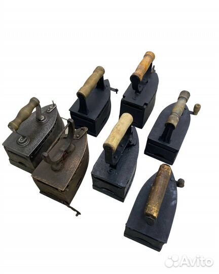 Старинный утюг на углях