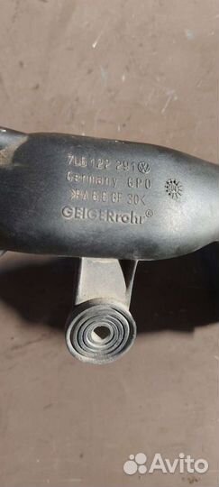 Патрубок радиатора на Volkswagen Touareg