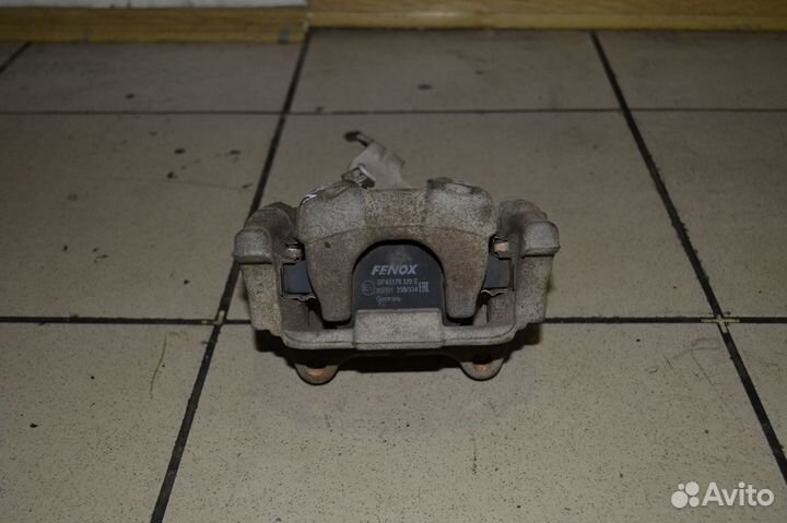 Тормозной суппорт задний правый Volkswagen Jetta 5