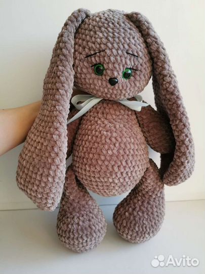 Большой плюшевый заяц