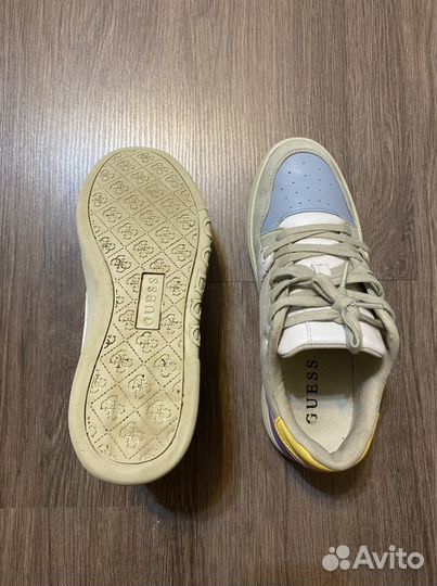 Кроссовки Guess