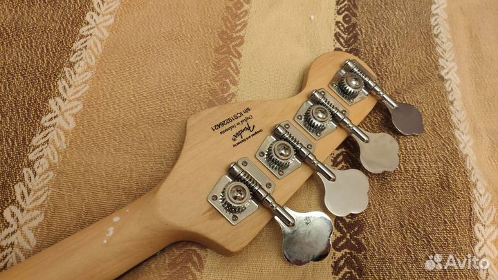 Реплика Squier Precision Bass белый