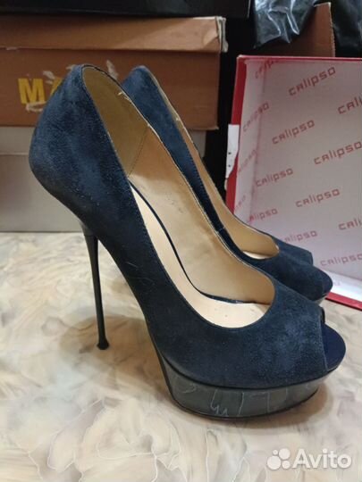 Замшевые туфли на шпильке Sharman