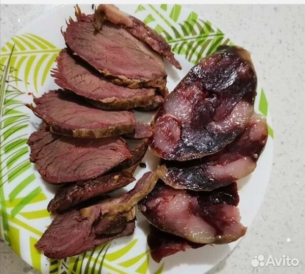 Мясные деликатесы казы, хамон