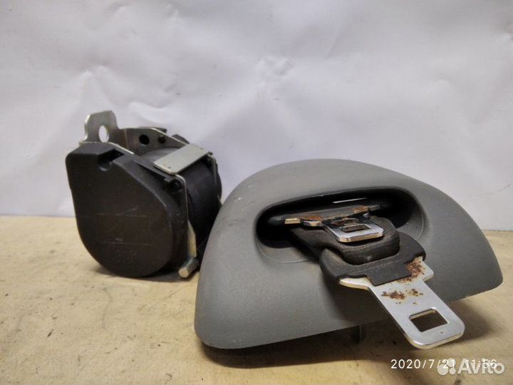 Ремень безопасности задний Renault Symbol 1 1.4