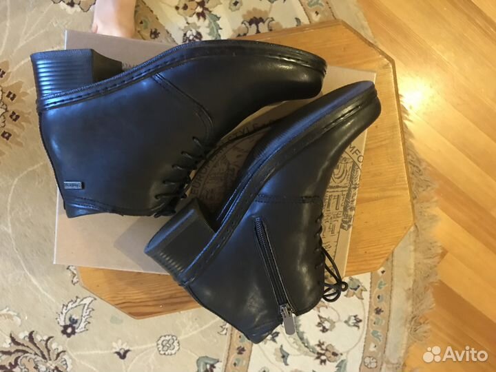 Женские демисезонные ботинки