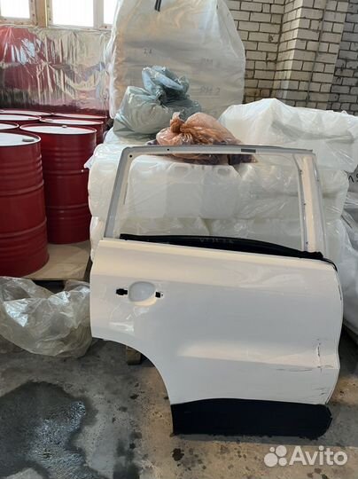 Дверь задняя правая на volkswagen tiguan 1