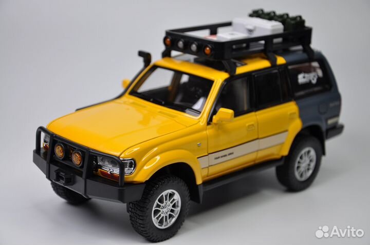 Модель авто Toyota Land Cruiser 80 Off-road 1:24 м