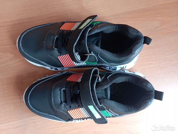 Кроссовки новые детские 28 29 размер